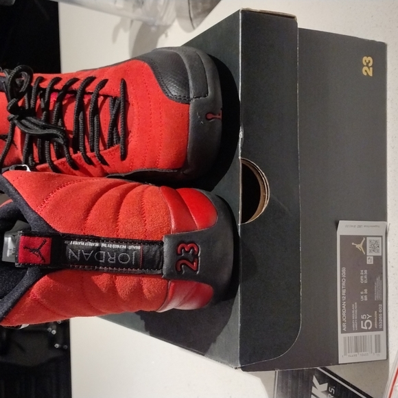 Air Jordan 12 Retro - Picture 2 of 3